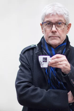 engagement dans chaque tasse de café